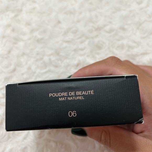 Gucci Face Powder - Picture 7 of 7